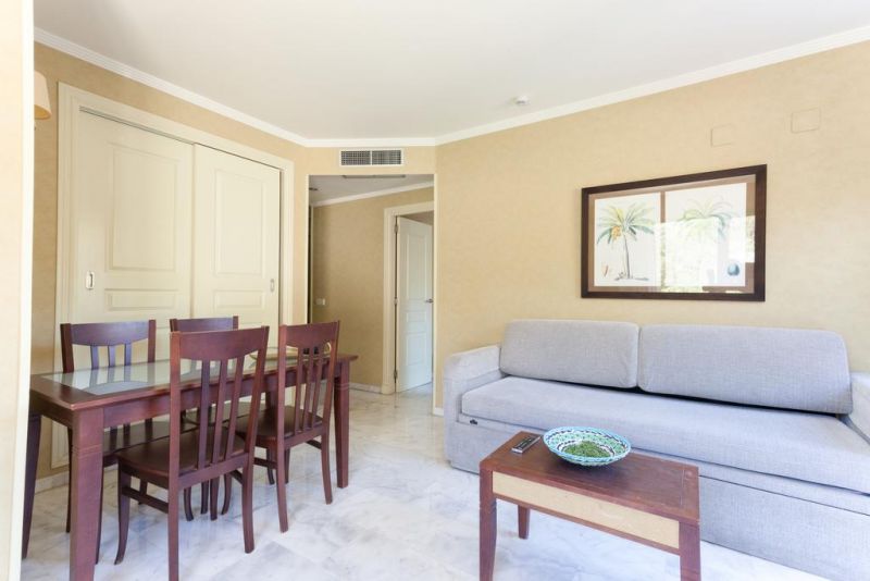 Holiday World Riwo Hotel 4*