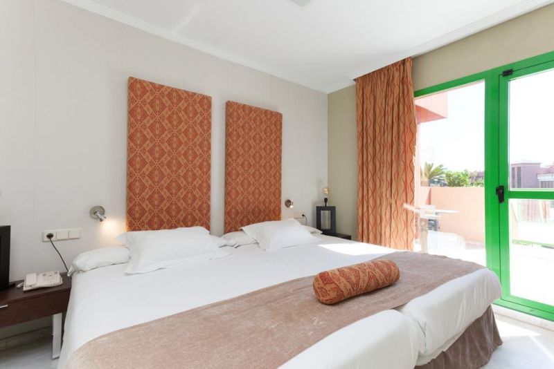 Holiday World Riwo Hotel 4*