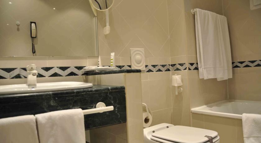 Mercure Madrid Santo Domingo 4*