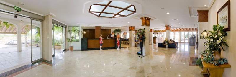 Ola Ferrer Aparthotel Isabel 3*