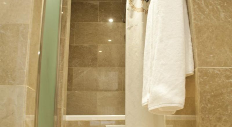 Park Plaza Suites 4*
