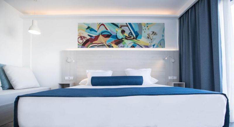Surfing Colors Apt 3*