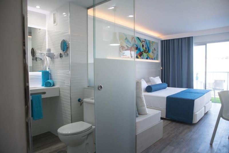 Surfing Colors Apt 3*
