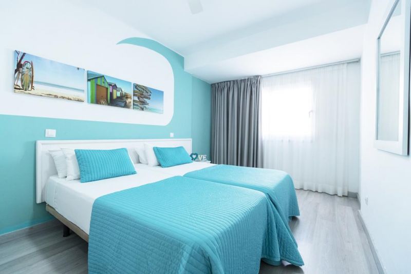 Surfing Colors Apt 3*