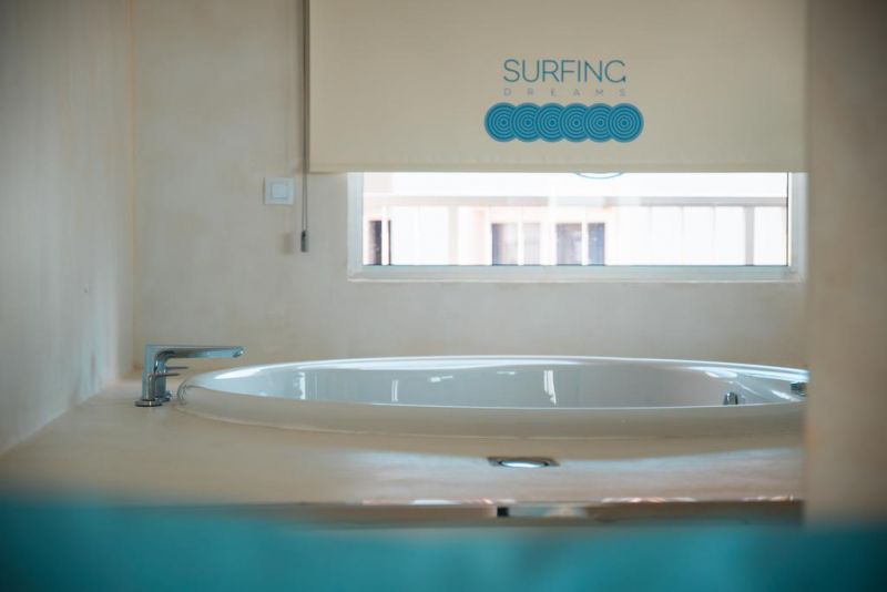 Surfing Colors Apt 3*