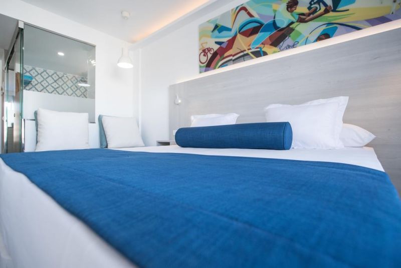 Surfing Colors Apt 3*