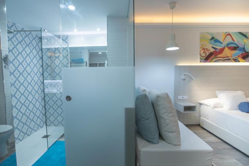 Surfing Colors Apt 3*