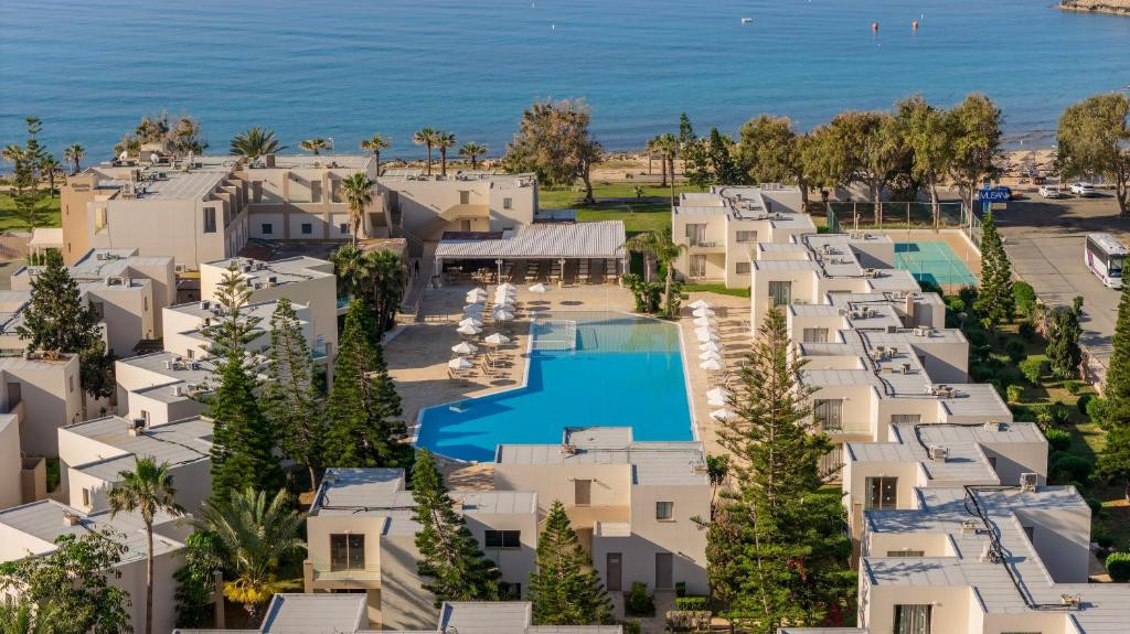 Electra Holiday Village & Water Park Resort 4*