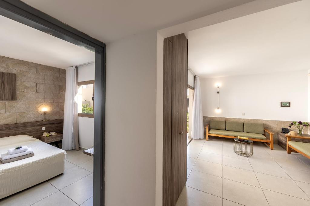 Electra Holiday Village & Water Park Resort 4*