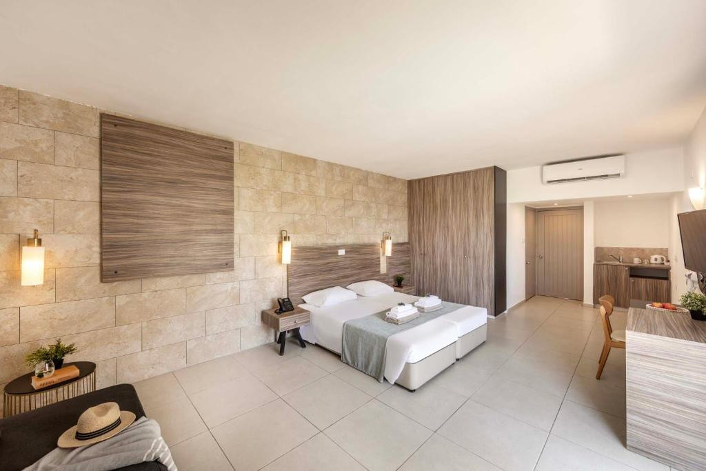 Electra Holiday Village & Water Park Resort 4*