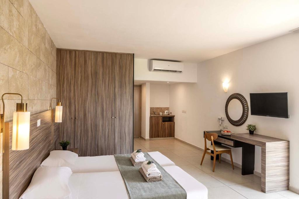 Electra Holiday Village & Water Park Resort 4*