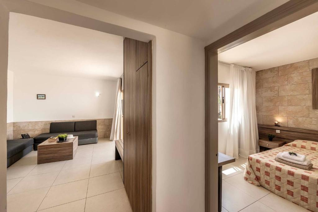 Electra Holiday Village & Water Park Resort 4*