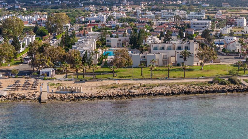 Electra Holiday Village & Water Park Resort 4*