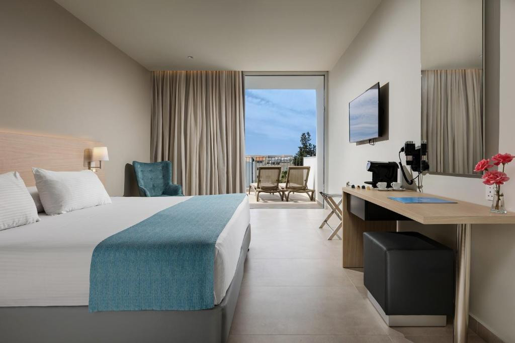 Mayfair Hotel (Ex. Smartline Paphos) 4*
