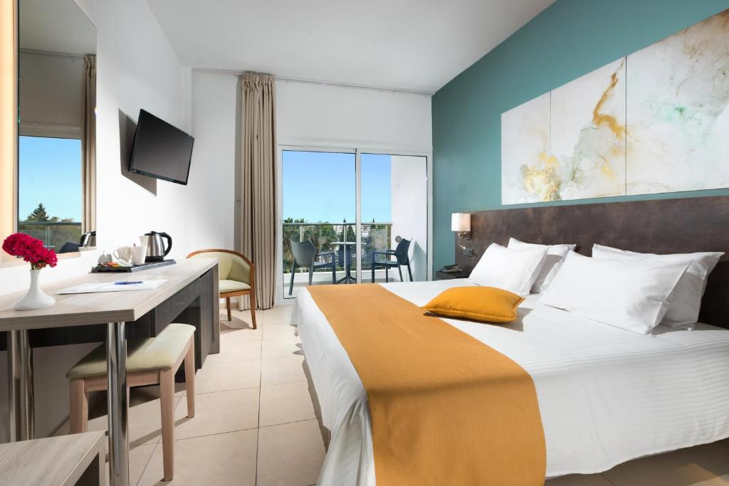 Mayfair Hotel (Ex. Smartline Paphos) 4*
