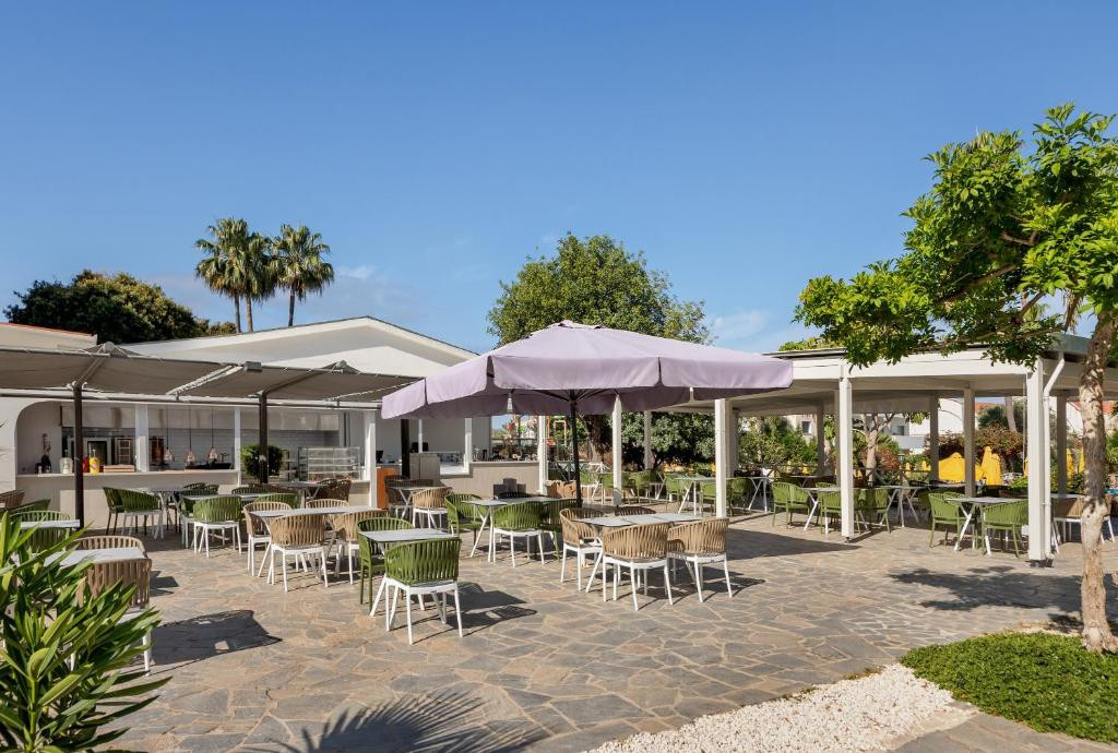 Mayfair Hotel (Ex. Smartline Paphos) 4*