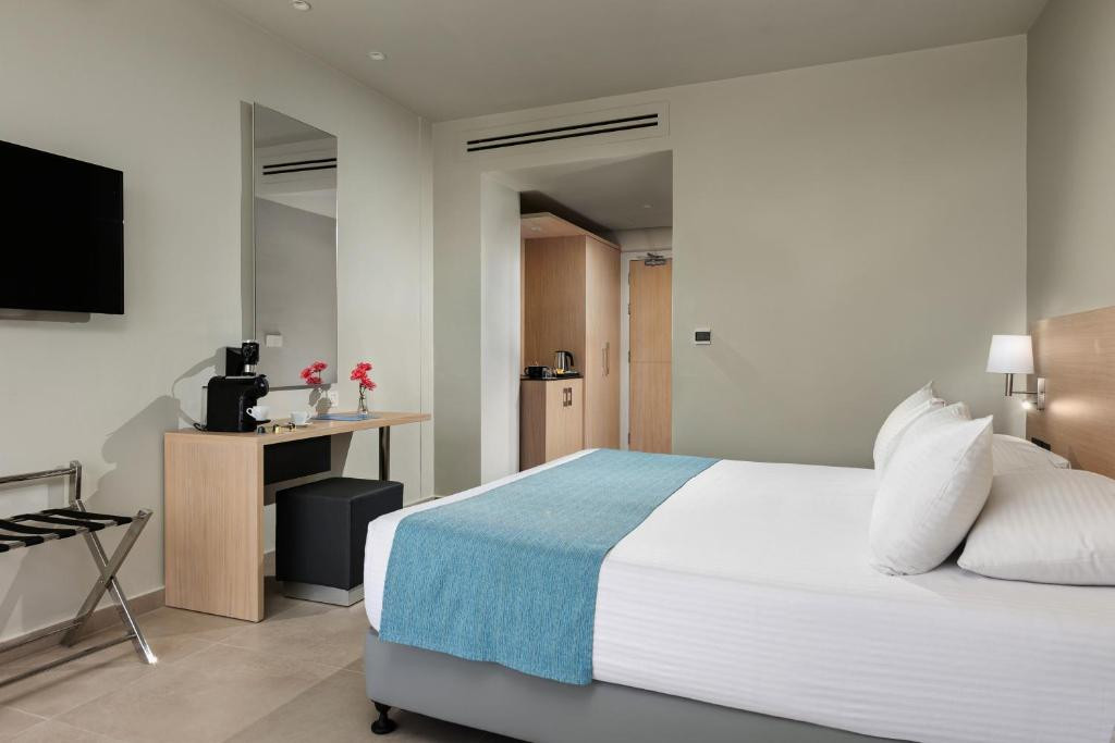 Mayfair Hotel (Ex. Smartline Paphos) 4*