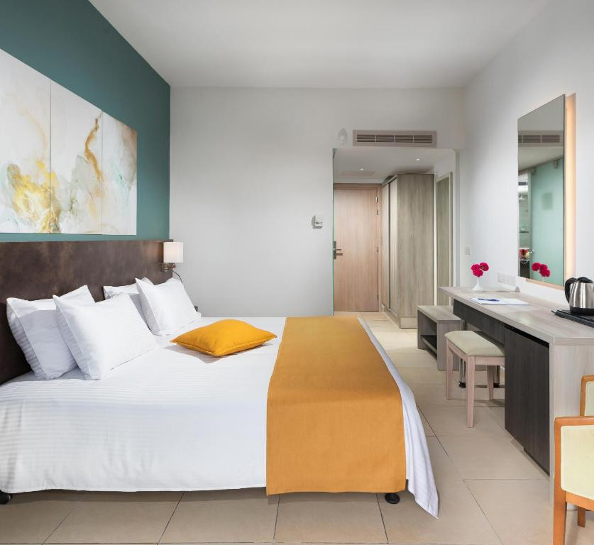 Mayfair Hotel (Ex. Smartline Paphos) 4*