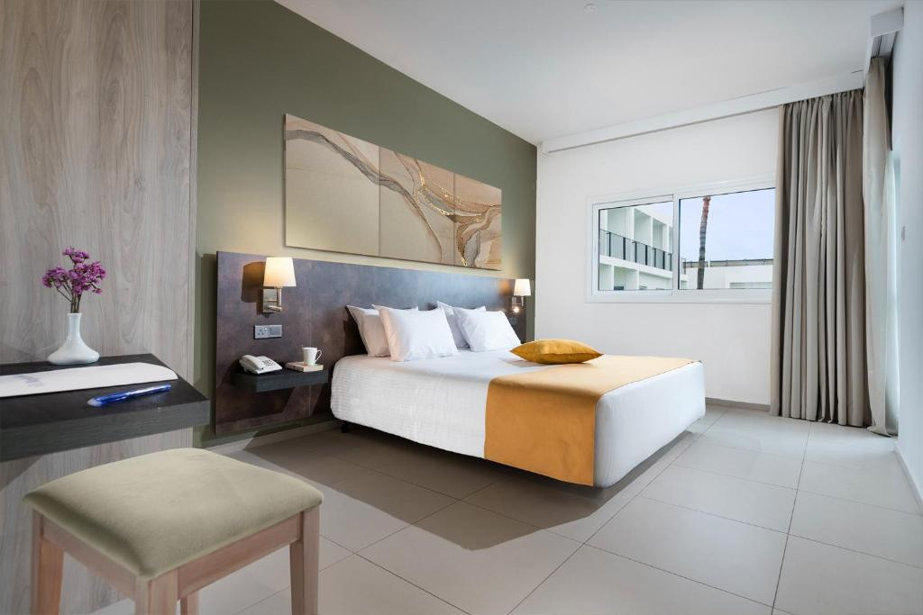 Mayfair Hotel (Ex. Smartline Paphos) 4*