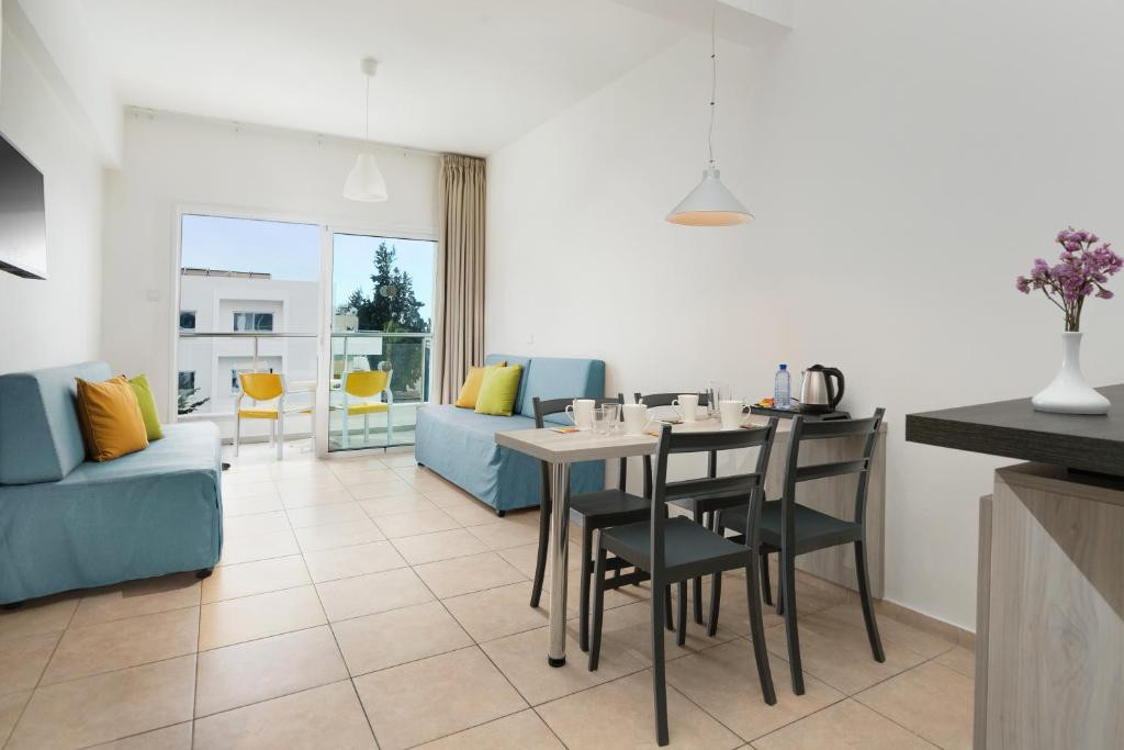 Mayfair Hotel (Ex. Smartline Paphos) 4*