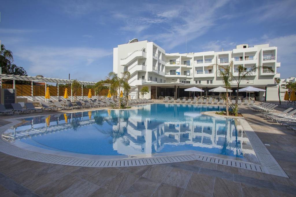 Mayfair Hotel (Ex. Smartline Paphos) 4*