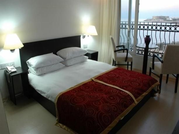 Ada Beach Hotel 4*