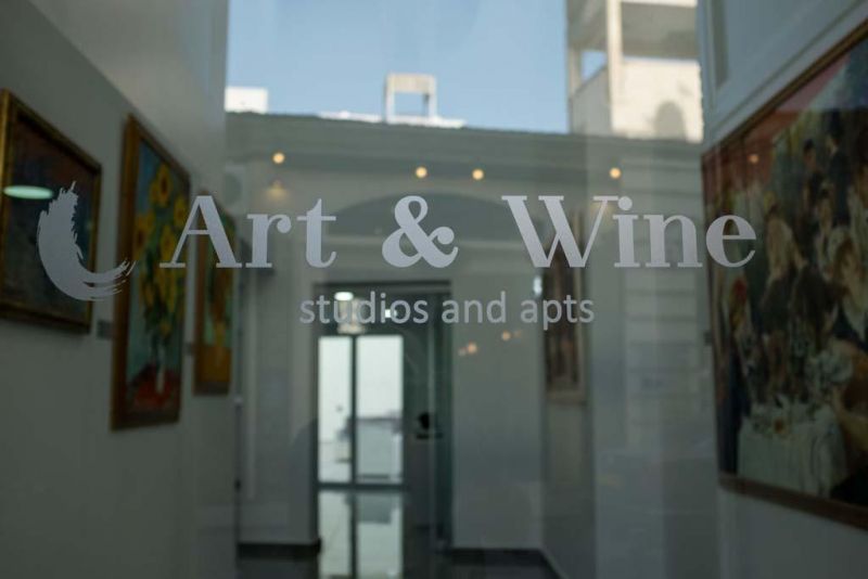 Art & Wine Studios And Apts 3*