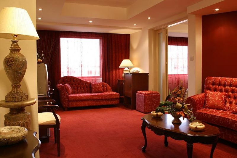 Europa Plaza Hotel 3*