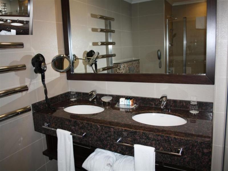 Korineum Golf & Beach Resort 5*