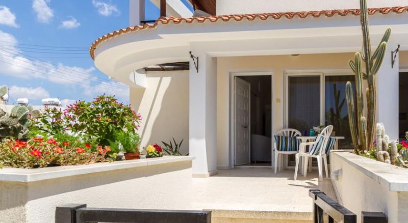 Larnaca Golden Beach Apts 3*
