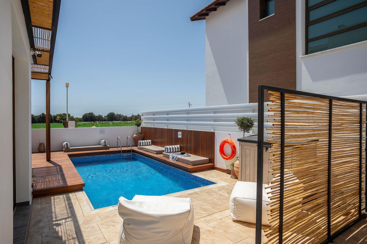Louis Chris Le Mare Villa