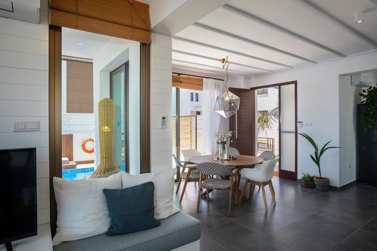Louis Chris Le Mare Villa