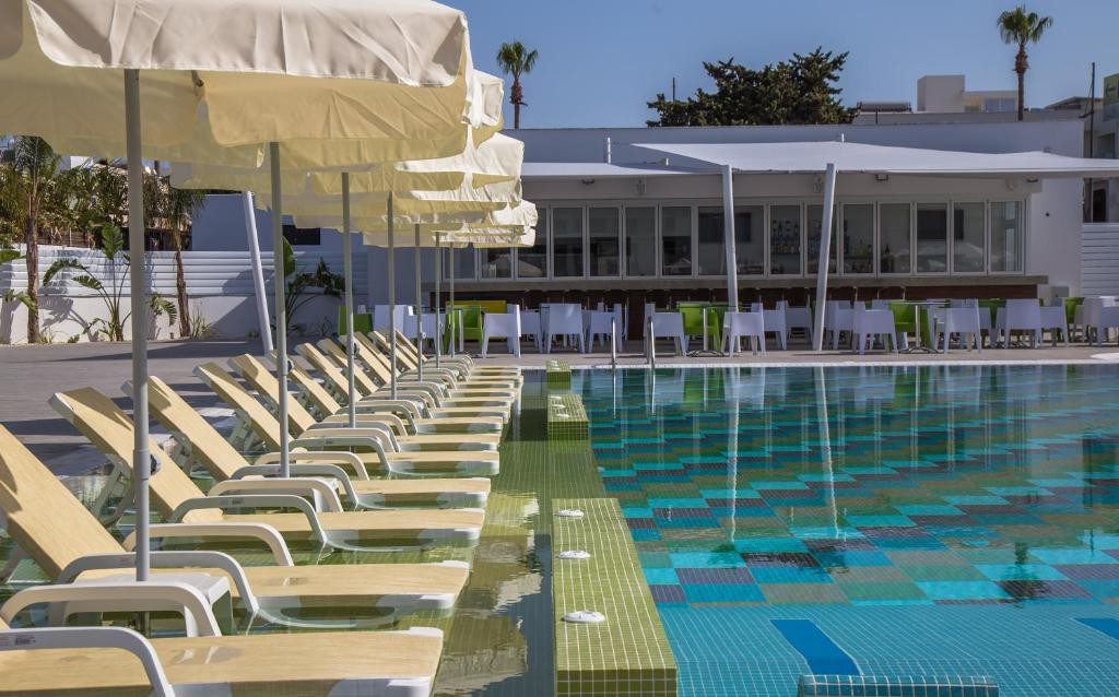 Nicholas Color Hotel 3*
