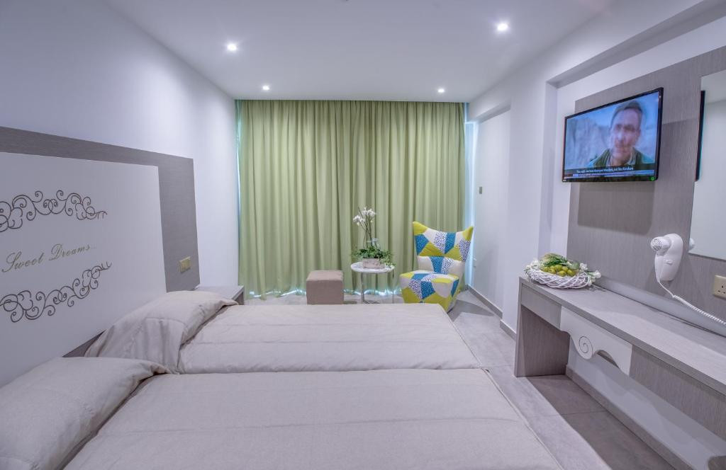 Nicholas Color Hotel 3*