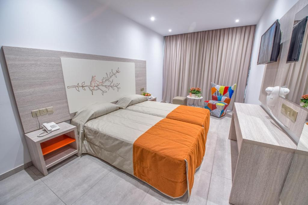 Nicholas Color Hotel 3*