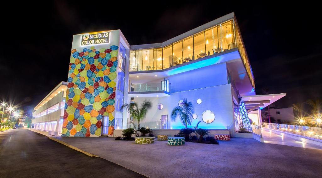 Nicholas Color Hotel 3*