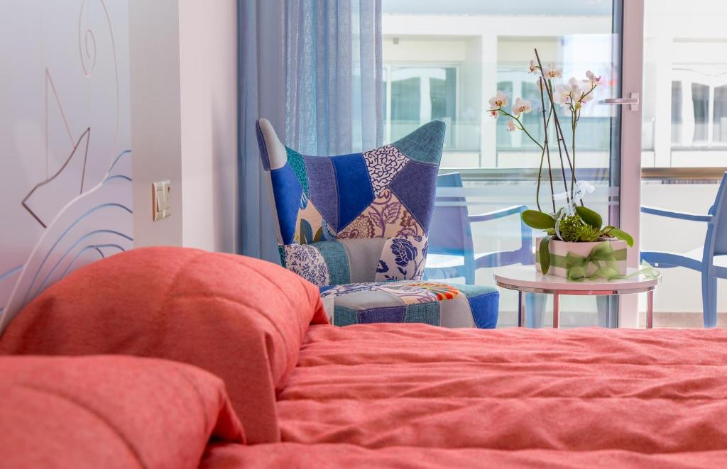 Nicholas Color Hotel 3*