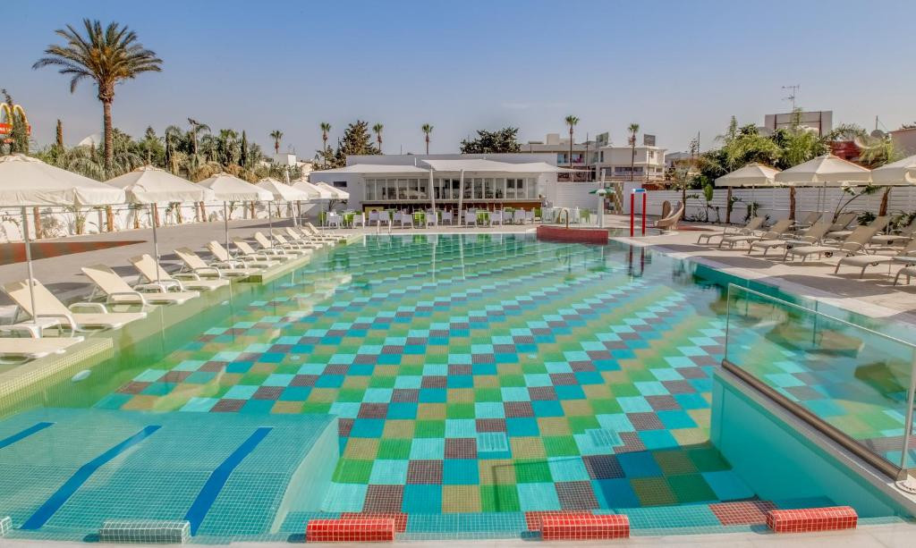 Nicholas Color Hotel 3*