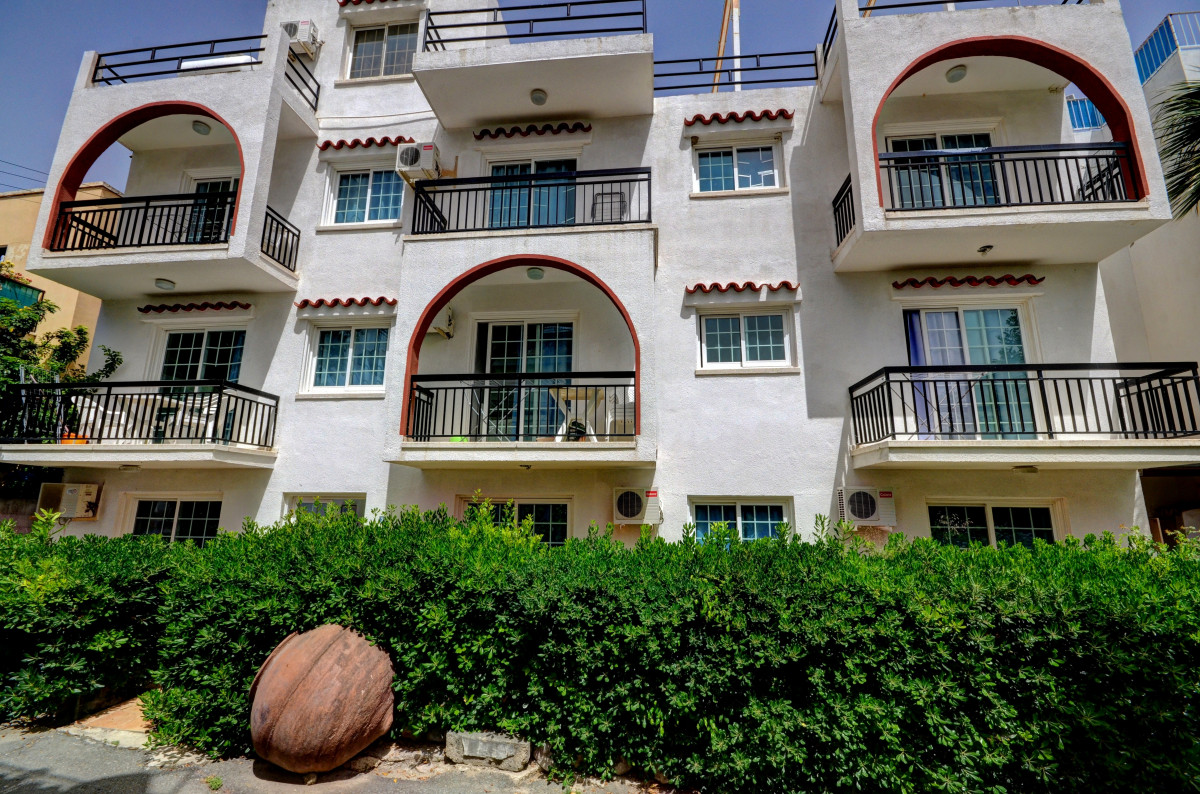 Renos Tourist Apartments 3*