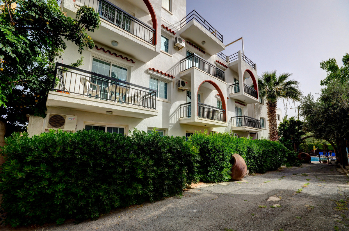 Renos Tourist Apartments 3*