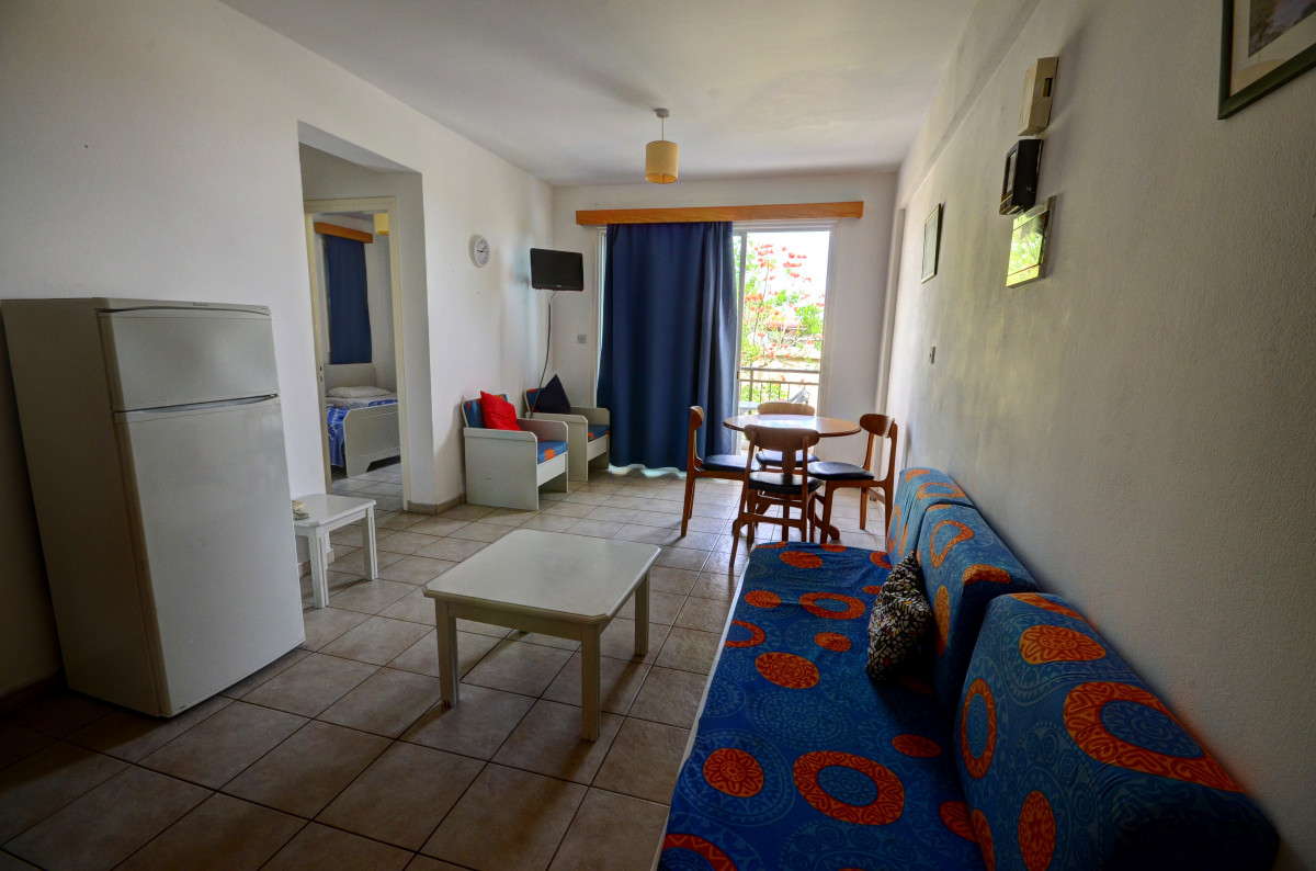 Renos Tourist Apartments 3*