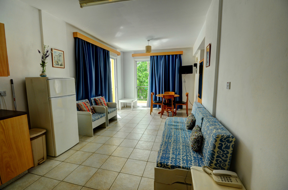Renos Tourist Apartments 3*
