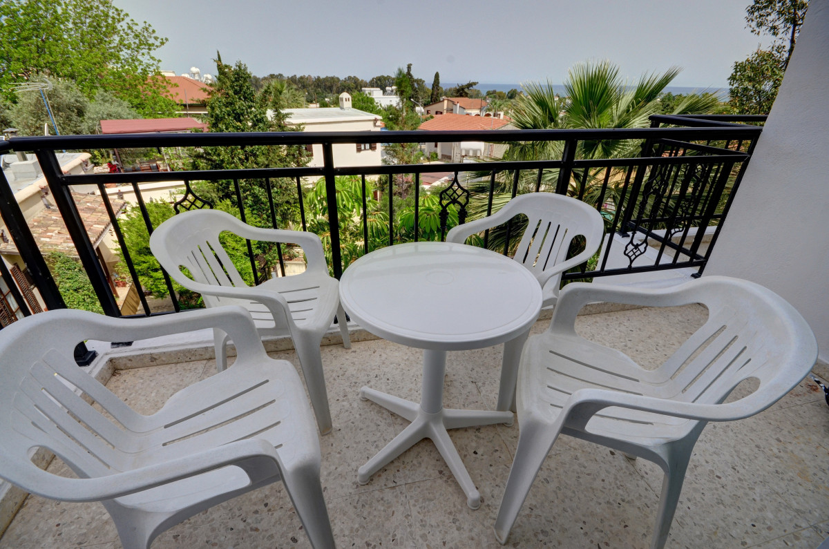 Renos Tourist Apartments 3*