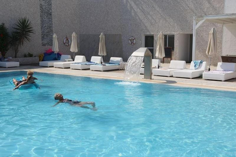 Silver Sands Beach 3*