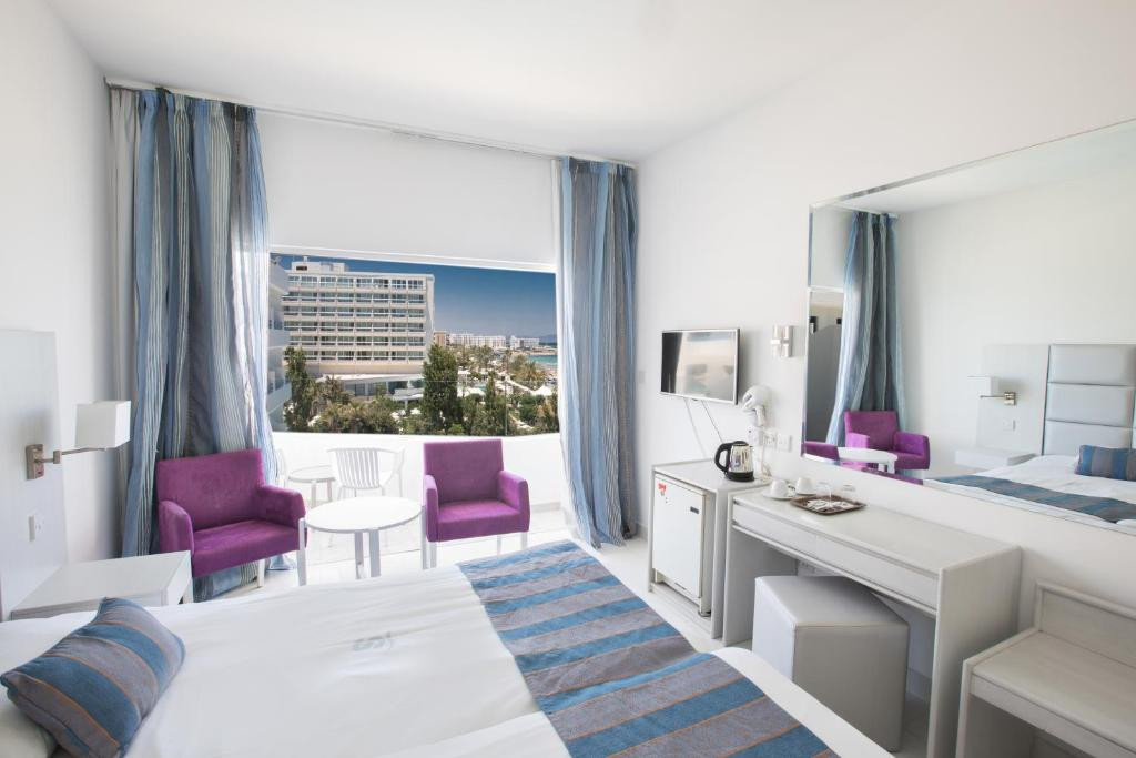 Silver Sands Beach 3*