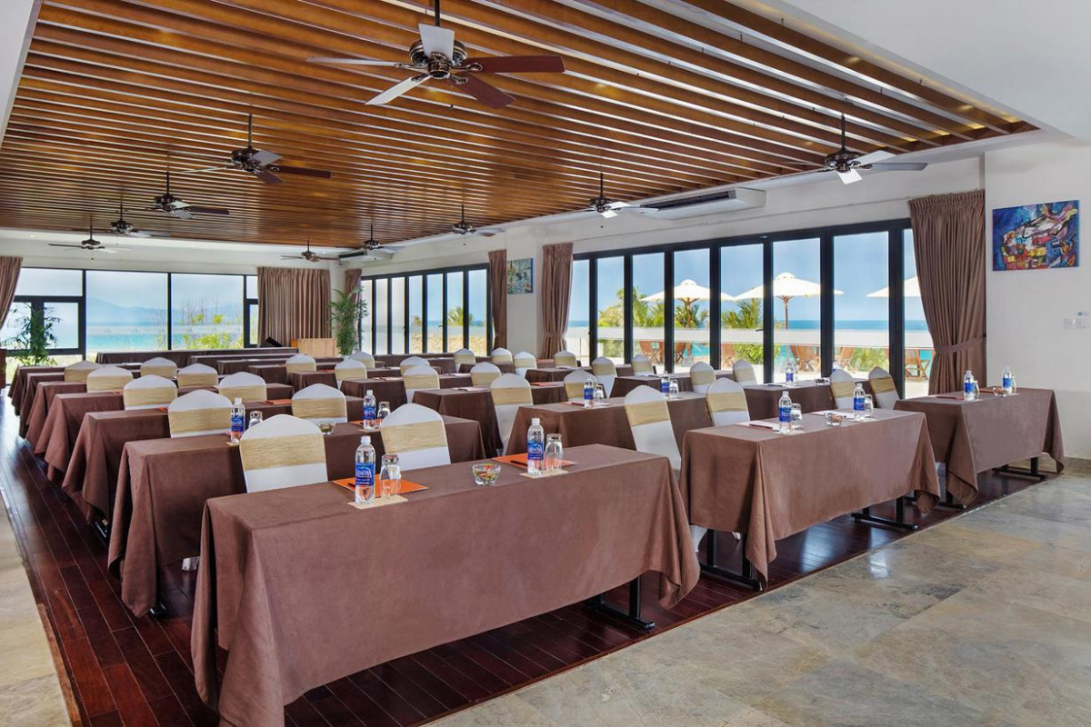 Riviera Beach Resort Cam Ranh 5*