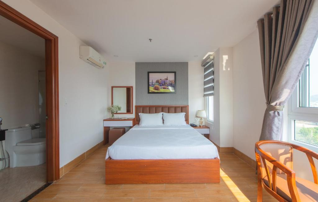 Canary Nha Trang Hotel 3*