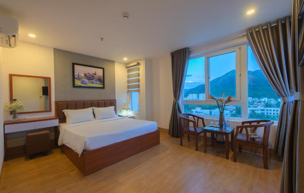 Canary Nha Trang Hotel 3*