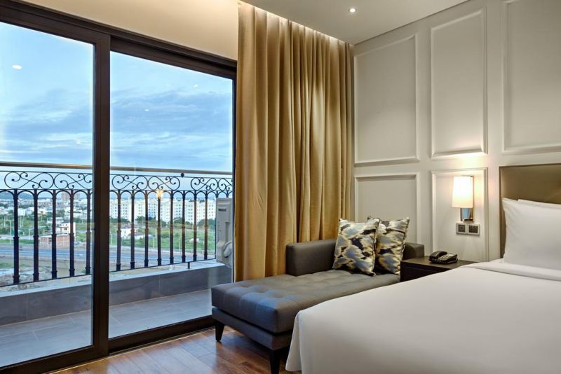 Wyndham Danang Golden Bay 5*