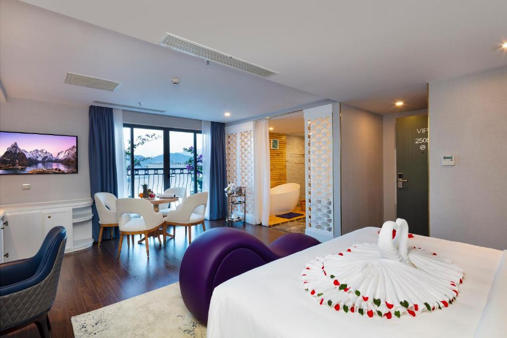 Erica Nha Trang 4*